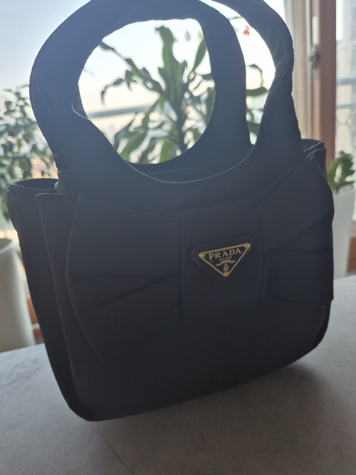 리본 장식 패딩 리나일론 미니백 1BA359 &amp;gt; Re-Nylon - 리나일론