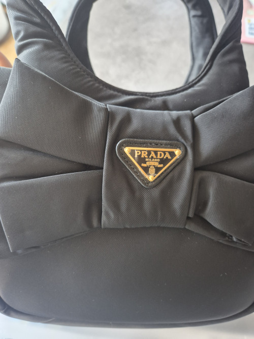 리본 장식 패딩 리나일론 미니백 1BA359 &amp;gt; Re-Nylon - 리나일론